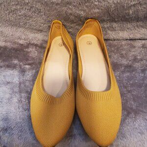 NWT BABUDOG Mesh Flats - Size 7